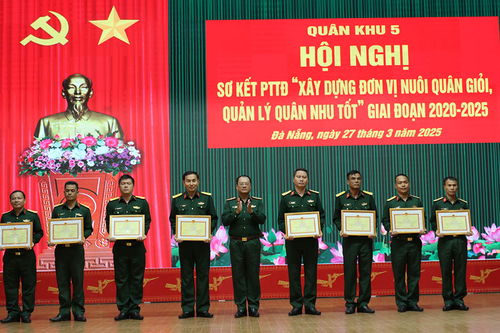 Quân khu 5 sơ kết phong trào thi đua 'Xây dựng đơn vị nuôi quân giỏi, quản lý quân nhu tốt'