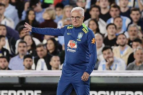 Brazil họp khẩn quyết định tương lai HLV Dorival Junior