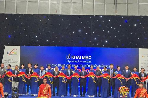 Khai mạc hội chợ hàng Việt Nam tiêu biểu xuất khẩu 2025: Đẩy mạnh chiến lược 'Xanh - Sạch - Số'