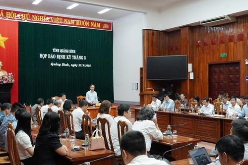 Quảng Bình chi 24,7 tỷ cho 18 cán bộ nghỉ hưu trước tuổi