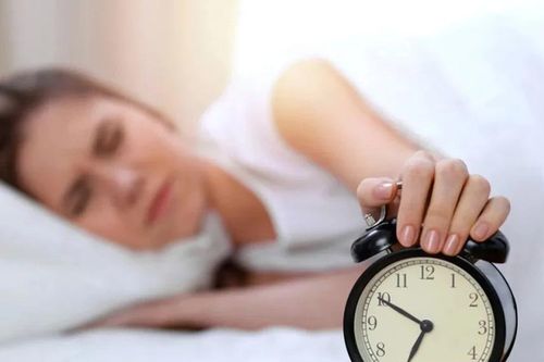 Đồng hồ báo thức hại sức khỏe thế nào?