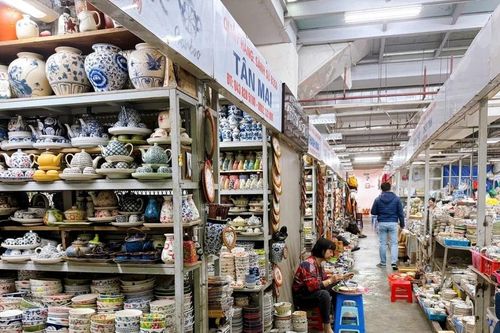 Khu chợ 'dưới lòng đất' giữa phố cổ Hà Nội trong cảnh đìu hiu