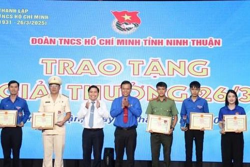 Tuổi trẻ Ninh Thuận check in cảnh đẹp quảng bá quê hương