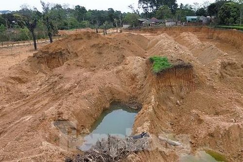 Vụ chiếm đất, đe dọa cán bộ ở Hà Nội: Xã 'cô đơn' do các đơn vị không phối hợp xử lý vi phạm?