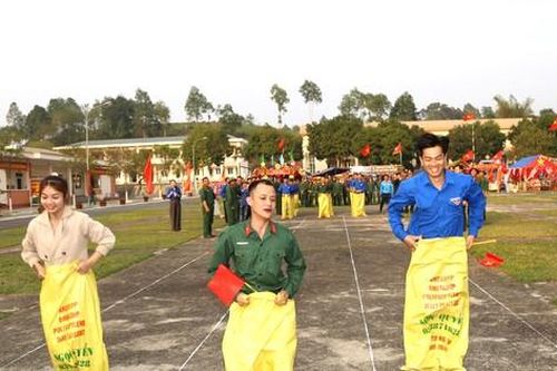 Chiến sĩ trẻ Lào Cai mở hội trại, mừng sinh nhật Đoàn