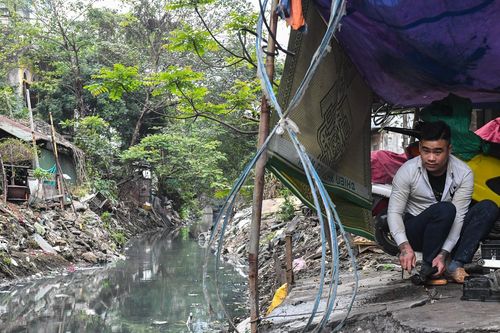 Mương nước ô nhiễm lộ thiên giữa trung tâm Hà Nội, dự án trăm tỷ bế tắc