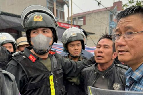 Lai lịch bất hảo kẻ cầm dao uy hiếp bé gái trên mái nhà ở Bắc Ninh