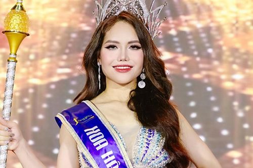 Nữ giám đốc 45 tuổi quê Bắc Ninh được ca sĩ Ngọc Sơn trao vương miện hoa hậu