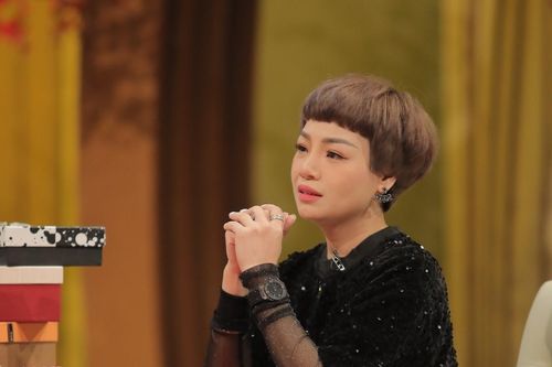 Thạc sĩ, ca sĩ Ngọc Khuê nhận quà bất ngờ đến từ con trai và DJ Huy Ngô