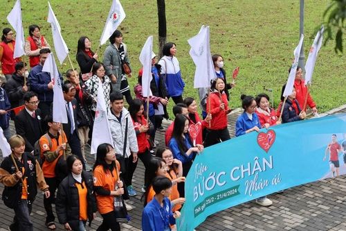 Chiến dịch 'Triệu bước chân nhân ái-Tiếp nối trang sử vàng': Quyên góp hơn 5 tỷ đồng