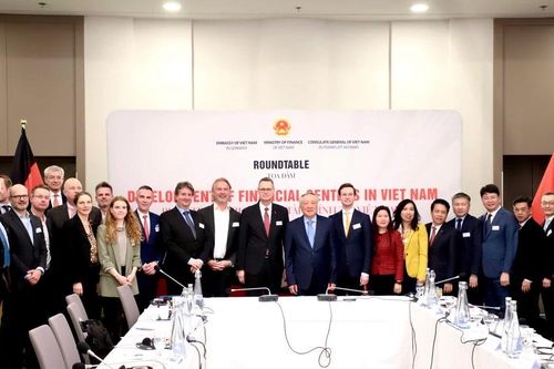 Xây dựng Trung tâm Tài chính tại Việt Nam là 'đúng đắn và hoàn toàn phù hợp'