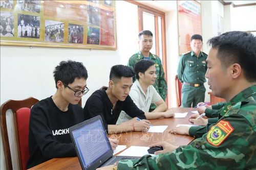 Bắt giữ 3 đối tượng nhập cảnh trái phép qua biên giới