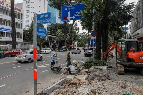 Tp.HCM 'khoác áo mới', sẵn sàng chào đón dịp kỷ niệm 50 năm Ngày giải phóng miền Nam