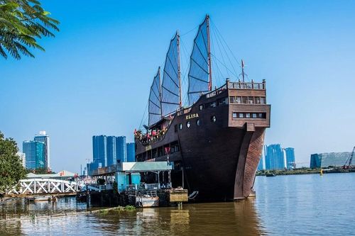 Tàu Elisa ngắm pháo hoa đẹp nhất Sài Gòn bị rao bán