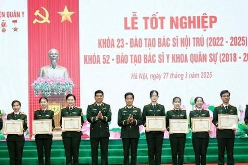 Lần đầu tiên, Bộ Quốc phòng phong hàm thượng úy cho học viên đào tạo trong nước