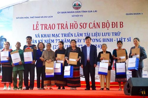 Gia Lai: Triển lãm tài liệu lưu trữ kết hợp trao trả hồ sơ cán bộ đi B từ ngày 17 đến 30-4