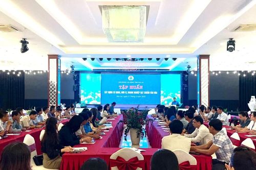 380 cán bộ Công đoàn tập huấn về xây dựng cơ quan đạt chuẩn văn hóa
