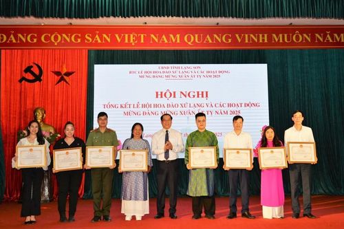 Tổng kết Lễ hội Hoa Đào Xứ Lạng và các hoạt động mừng Đảng, mừng Xuân Ất Tỵ 2025: Khen thưởng 21 tập thể, cá nhân
