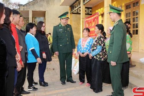 Gắn kết tình Quân - Dân bền chặt: Kỳ III: Giữ vững biên giới ổn định, phát triển