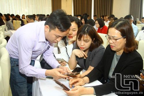 Gần 200 người tham gia tập huấn ứng dụng AI vào quản lý, sản xuất