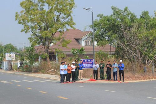 Đắk Lắk: Bàn giao công trình thắp sáng đường biên tại biên giới