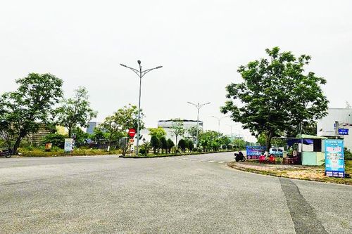 Cẩn trọng với 'sốt đất' vùng giáp ranh