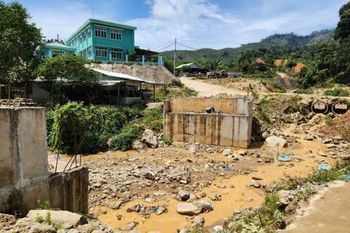 Quảng Nam ra 'tối hậu thư' cho loạt dự án tái thiết giao thông đi nhiều xã vùng cao