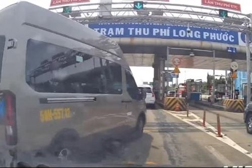 Chuyển làn đường sai, lái xe bị phạt 5 triệu, trừ 4 điểm GPLX