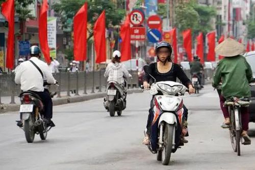 Nhiều người vẫn đi tắt, ngược chiều xe lưu thông