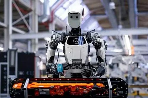 Mercedes thử nghiệm đưa robot vận hành dây chuyền sản xuất