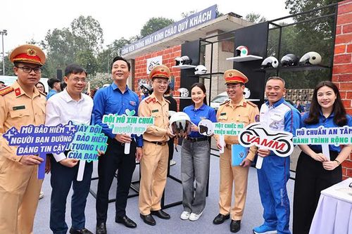 Hà Nội phát động nhân dân và thanh thiếu nhi đội mũ bảo hiểm đạt chuẩn