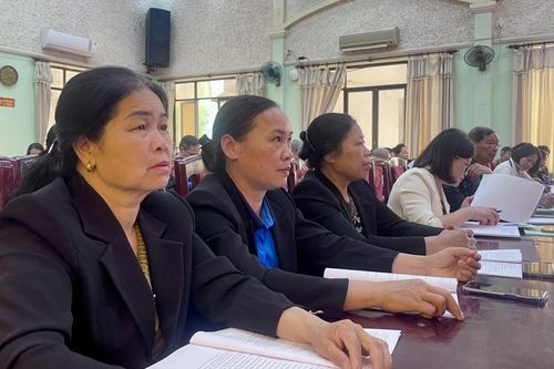 Tập huấn nhân rộng mô hình Câu lạc bộ liên thế hệ tự giúp nhau cho trên 70 học viên