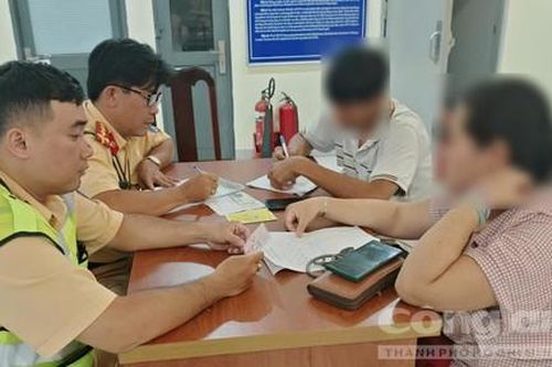 Vụ dùng xe cứu thương chở diễn viên ra mắt phim: Lại thêm một trò 'PR' phản cảm