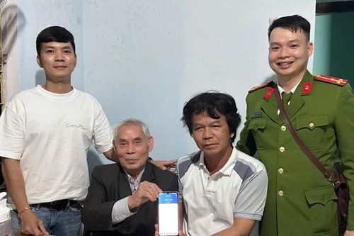 Công an giúp chủ đại lý vé số nhận lại số tiền suýt bị mất do trả thưởng nhầm
