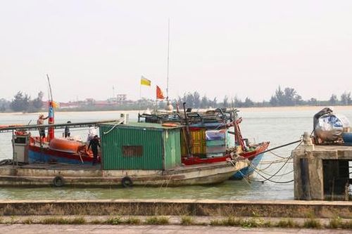 Nghệ An: Cận cảnh cảng cá hơn trăm tỷ chỉ một tàu neo đậu