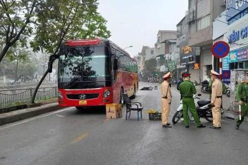 Va chạm giao thông với xe khách, một nữ sinh tử vong tại chỗ