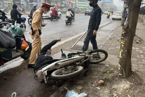 Lập lại trật tự hành vi 'đi tắt cắt đầu' ngược chiều dòng xe đang lưu thông