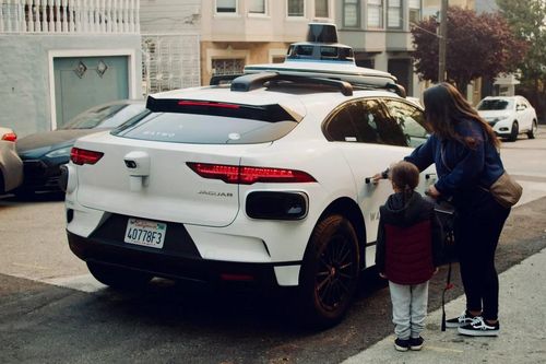 Taxi tự lái Waymo nhận hơn 65.000 USD tiền phạt vi phạm giao thông