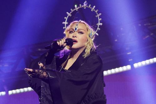 Madonna muốn 'nổi tiếng như chúa Trời'