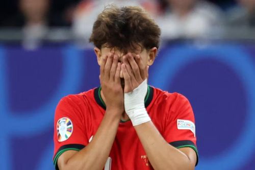 Joao Felix bị bỏ rơi