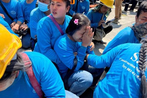 Khách du lịch khóc thét, tháo chạy tại Thái Lan sau trận động đất