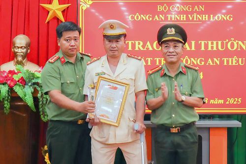 Đại úy bị đứt lìa 2 chân khi bắt cát tặc: 'Tôi phải sống để bước tiếp'