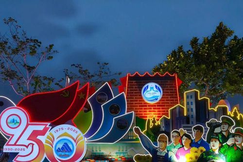 Khai mạc 'Hội thi diễu hành xe hoa, thuyền hoa'