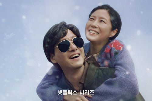 'When Life Gives You Tangerines': Moon So Ri và Park Hae Joon say đắm trong poster mùa Đông