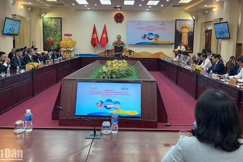 Bình Thuận ký hợp tác với Vietnam Airlines phát triển du lịch