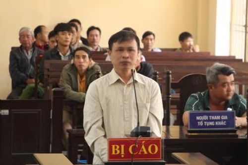 Lừa chiếm đoạt tài sản của anh ruột để trả nợ