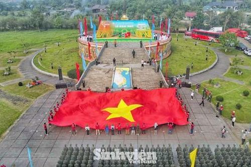 Hướng về Lễ Thượng cờ đặc biệt của Tiền Phong Marathon 2025