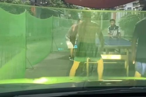 Mời làm việc với nhóm người chặn hẻm đánh bóng bàn