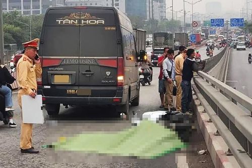 Va chạm với ô tô, nữ tài xế xe ôm công nghệ tử vong