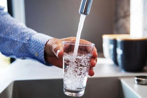 Người đàn ông tử vong do uống quá nhiều nước